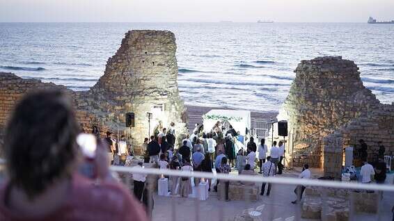 חופה בשקיעה // צילום: מייק אדרי